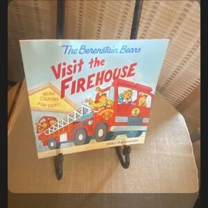 The Berenstain Bears Visit the Firehouse Book